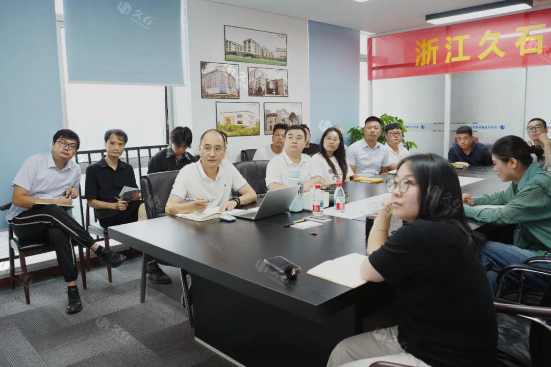 1763013097180217.jpg 640.webp.jpg