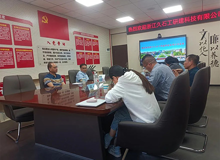 柔性石英砂貼片石發(fā)明人、浙江久石公司董事長豐新華一行赴沈陽工業(yè)大學開展深化校企合作交流